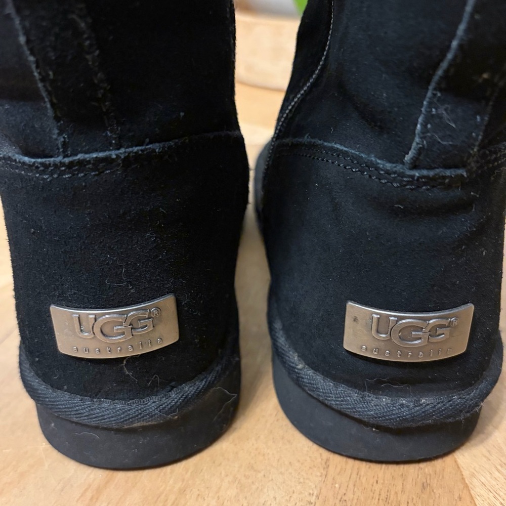 Authentic Vintage UGG Australia Black Boots with Red Floral Design - Picture 5 of 9
